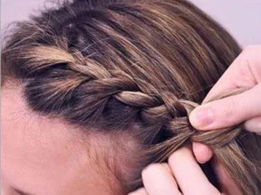 拯救短刘海的7种方法，​发型师推荐5款短下巴刘海发型