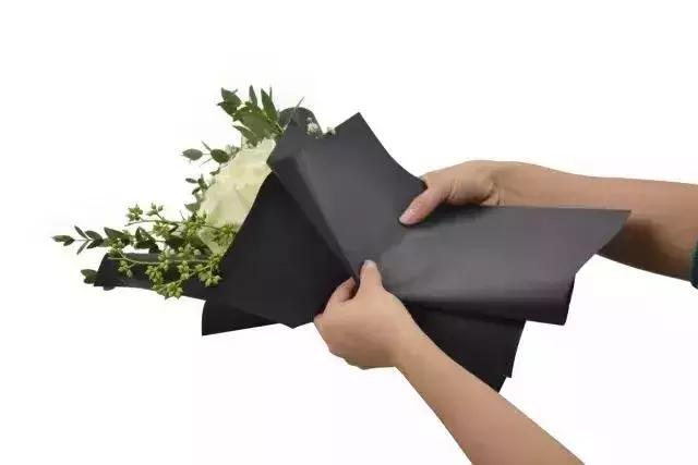 花束包装纸的折叠法图解 花泥插花花束包装教程