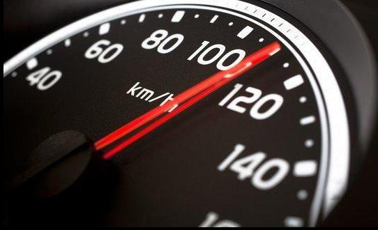 定速巡航怎么使用，行驶中定速巡航怎么用