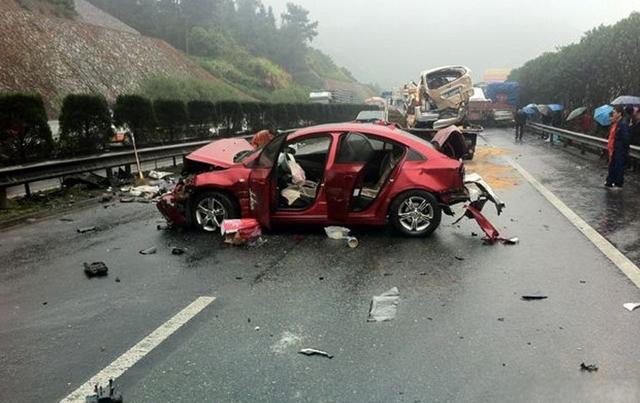 定速巡航怎么使用，行驶中定速巡航怎么用