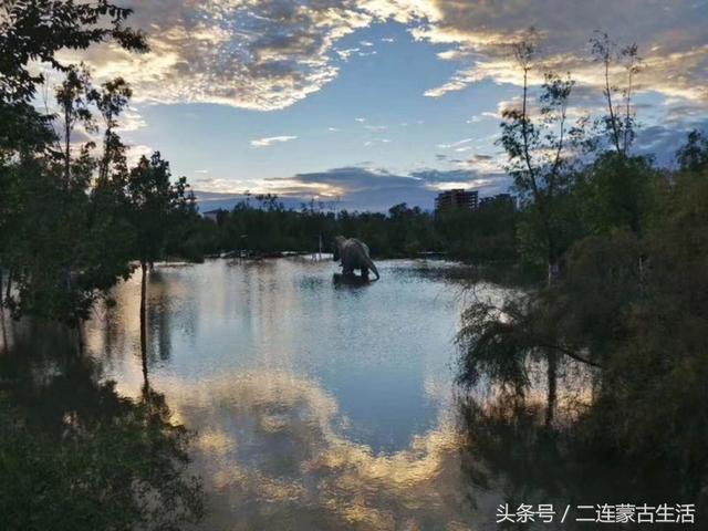 二连浩特旅游需要准备什么，逛商场时发现许多能吃的水晶