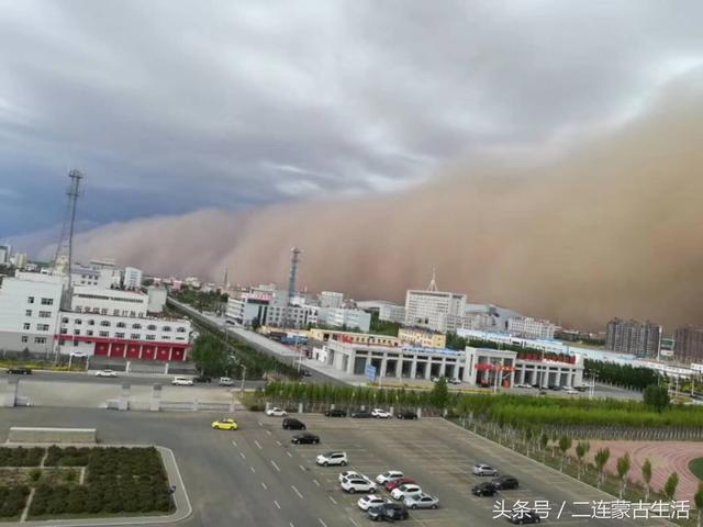 二连浩特旅游需要准备什么，逛商场时发现许多能吃的水晶