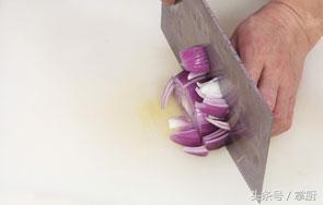 洋葱炒土豆片的做法，洋葱炒土豆片补硒补钾