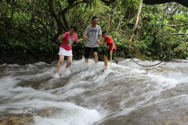 大小七孔旅游攻略，荔波小七孔游玩攻略推荐（贵州深度旅行之十三：大七孔）