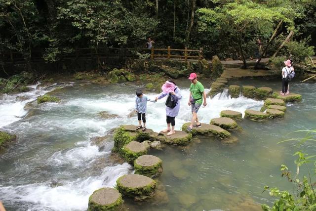 大小七孔旅游攻略，荔波小七孔游玩攻略推荐（贵州深度旅行之十三：大七孔）