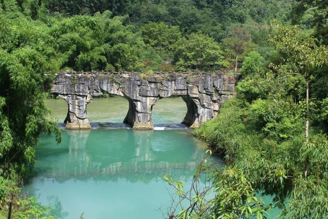 大小七孔旅游攻略，荔波小七孔游玩攻略推荐（贵州深度旅行之十三：大七孔）