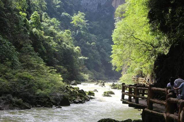 大小七孔旅游攻略，荔波小七孔游玩攻略推荐（贵州深度旅行之十三：大七孔）