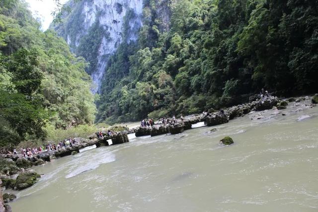 大小七孔旅游攻略，荔波小七孔游玩攻略推荐（贵州深度旅行之十三：大七孔）