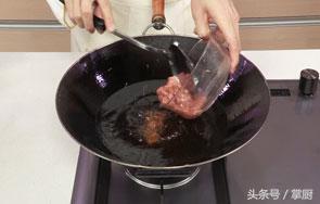 炒牛肉粒怎么做好吃窍门图解，厨师长教你做松仁牛肉粒