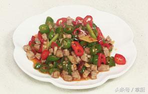炒牛肉粒怎么做好吃窍门图解，厨师长教你做松仁牛肉粒