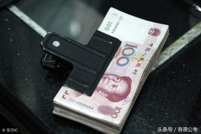 公务员基本工资怎么涨，还有2年一档5年一级