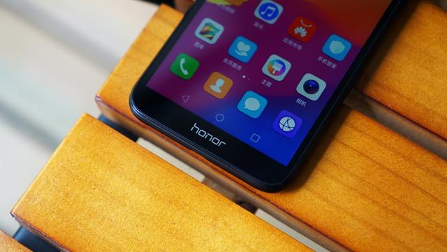 荣耀畅玩7参数配置，百元小巧全面屏荣耀畅玩7体验