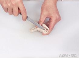 家庭自制泡椒凤爪的做法，大厨揭秘泡椒凤爪的制作方法