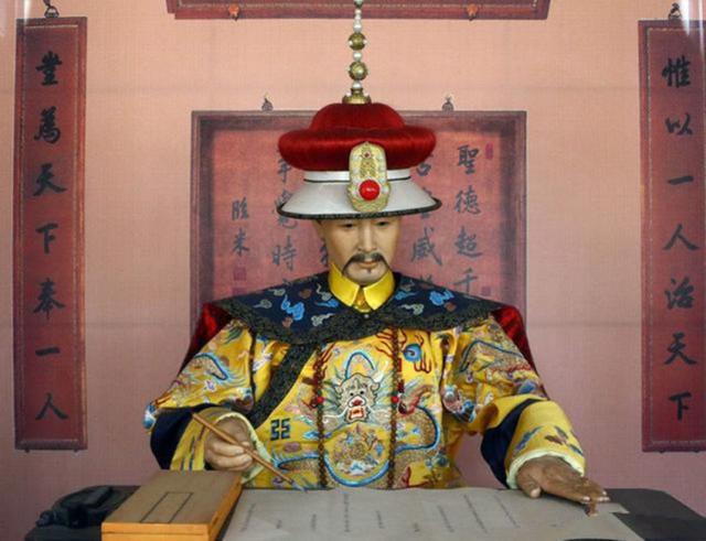 乾隆和康熙有什么关系，康熙为何一见到乾隆就很喜欢他