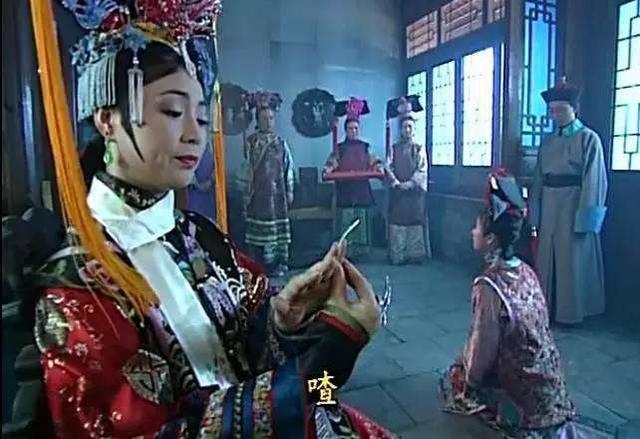 还珠格格中的皇后是历史上的谁，还珠格格里的皇后