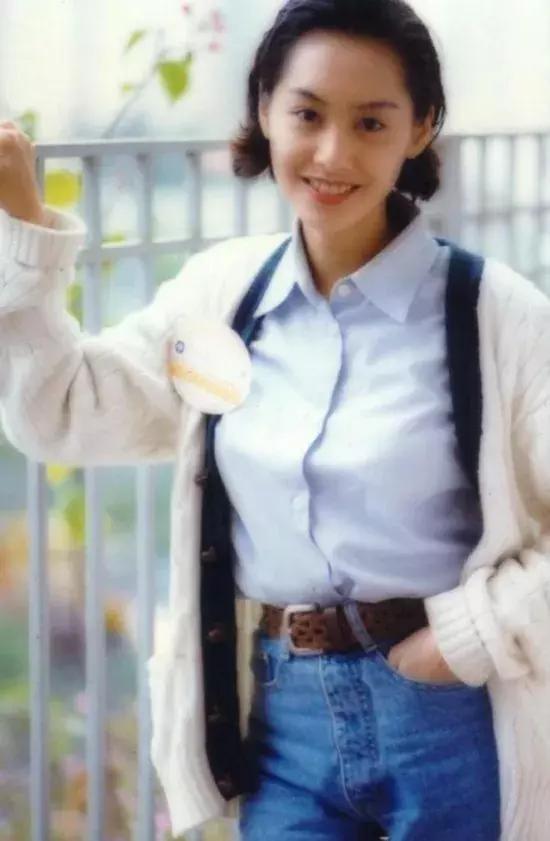 朱茵晒新照被赞，朱茵的四大美照（48岁保养得当依然容光焕发）