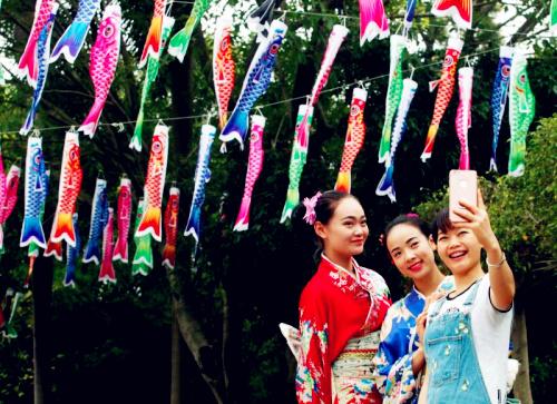 深圳世界之窗過年表演,春節(jié)定制燈光秀點(diǎn)“靚”深圳 深圳世界之窗過年表演,春節(jié)定制燈光秀點(diǎn)“靚”深圳