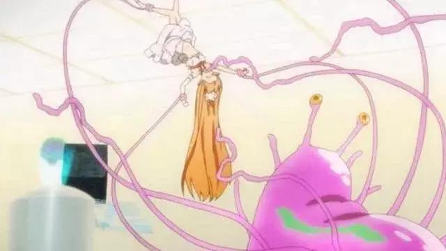 刀剑神域亚丝娜被桐人英雄救美，刀剑神域多次被占便宜