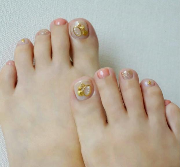 夏日脚部美甲款式推荐，5款适合夏天的美甲图片