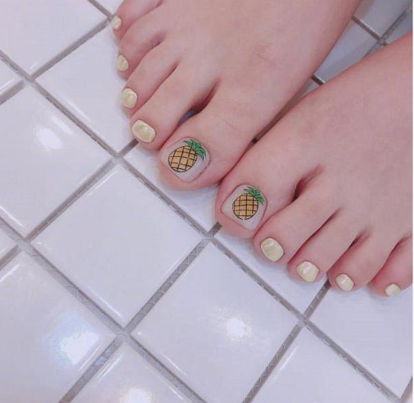 夏日脚部美甲款式推荐，5款适合夏天的美甲图片