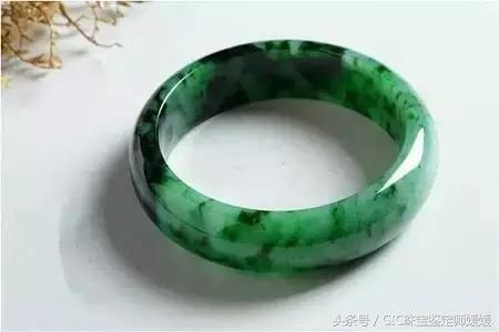 蓝水和绿水翡翠的区别，翡翠的三青三水