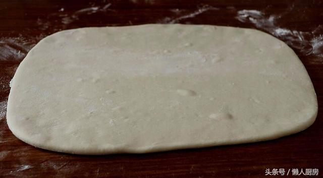 火腿肠花卷怎么做既简单又好吃，1碗面粉一把小葱