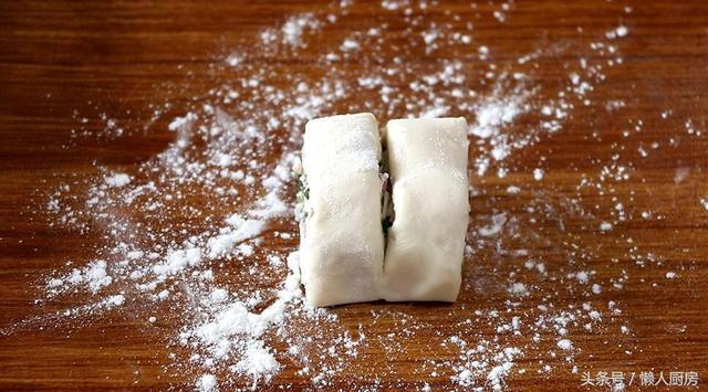 火腿肠花卷怎么做既简单又好吃，1碗面粉一把小葱