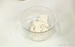  皮蛋豆腐怎么做最好吃，皮蛋豆腐的正宗做法大全