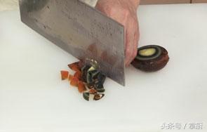  皮蛋豆腐怎么做最好吃，皮蛋豆腐的正宗做法大全