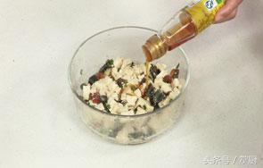  皮蛋豆腐怎么做最好吃，皮蛋豆腐的正宗做法大全