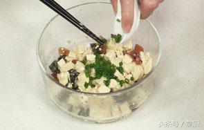  皮蛋豆腐怎么做最好吃，皮蛋豆腐的正宗做法大全