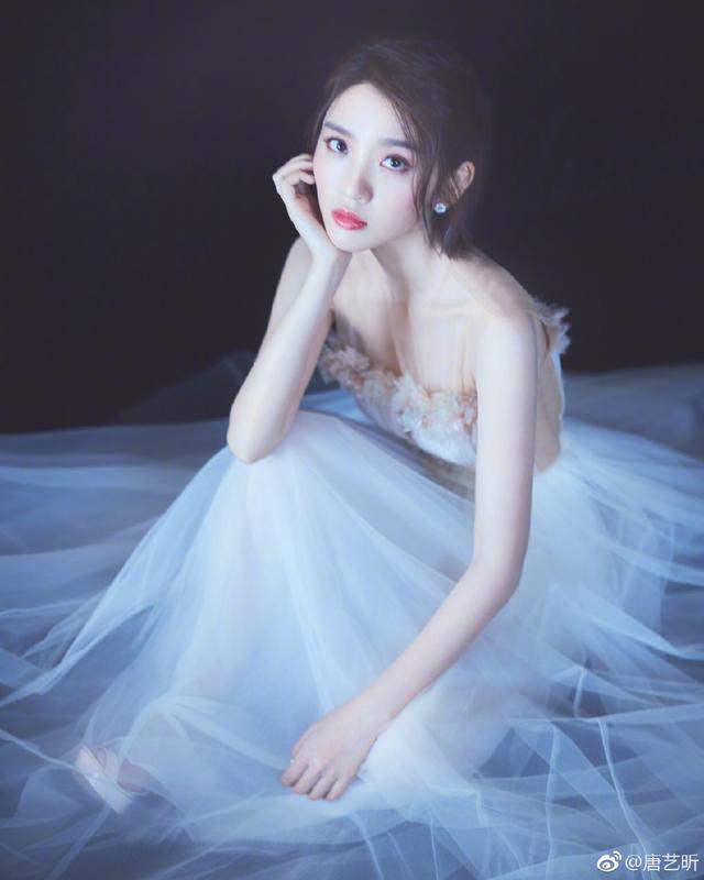唐艺昕的真实身高，28岁唐艺昕厉害了
