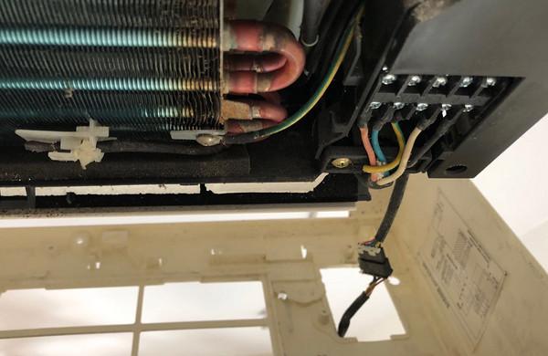 怎么拆空调不漏氟，拆洗空调小技巧（空调拆洗不求人）