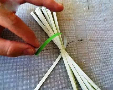 幼儿手工灯笼制作，幼儿园手工做纸灯笼简单（幼儿园必备纸艺小灯笼手工）