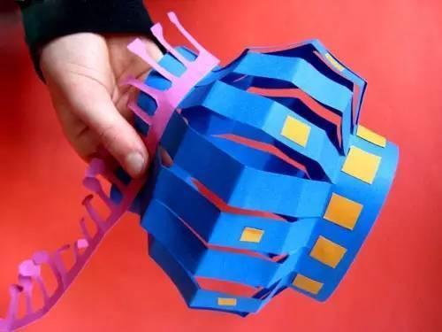 幼儿手工灯笼制作，幼儿园手工做纸灯笼简单（幼儿园必备纸艺小灯笼手工）