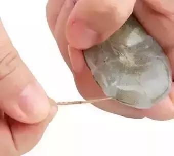 怎样去除虾线最快的方法，虾线快速去除三妙招