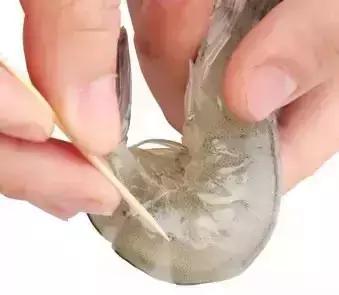 怎样去除虾线最快的方法，虾线快速去除三妙招