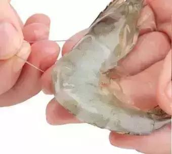 怎样去除虾线最快的方法，虾线快速去除三妙招