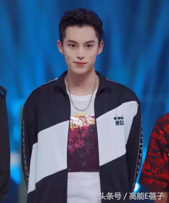 香奈儿家具品牌标志，一周造型红黑榜