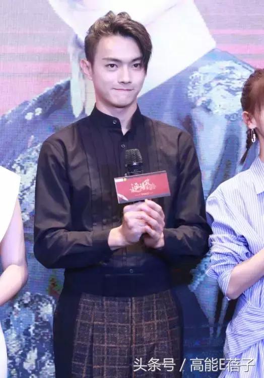 香奈儿家具品牌标志，一周造型红黑榜