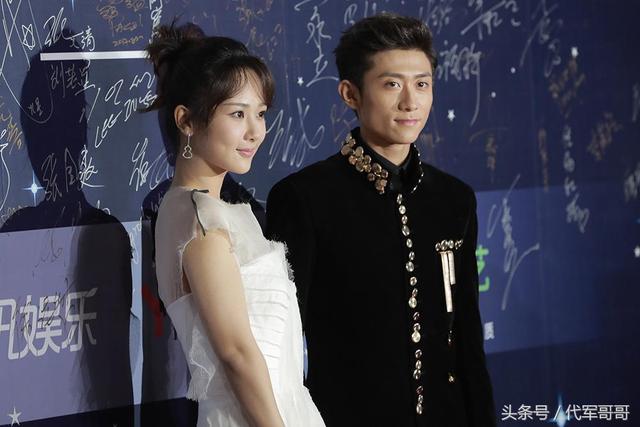 张一山杨紫是情侣吗，和杨紫合作过的十大男演员（张一山与美女同游三亚）