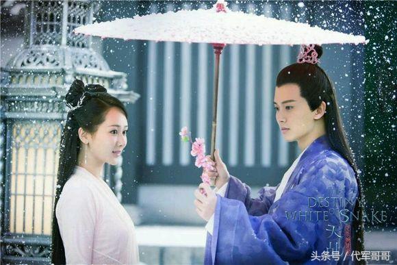 张一山杨紫是情侣吗，和杨紫合作过的十大男演员（张一山与美女同游三亚）