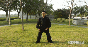 颈椎病三个按摩穴位，每十个人中就有一个颈椎有问题