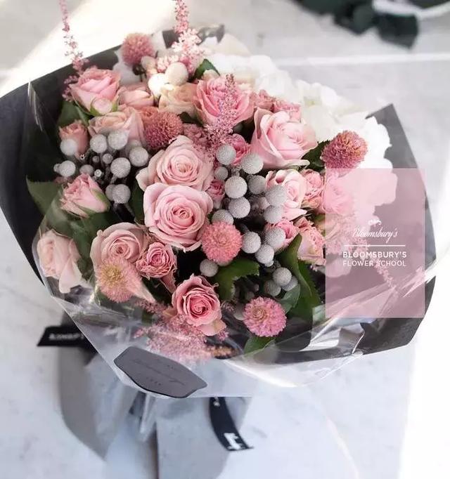 情人节礼物送什么情人节到了各种颜色玫瑰花语，你一定知道！
