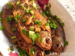 煎鲫鱼的家常做法，鲫鱼常见的4种家常做法（煎鱼要记住这两点）