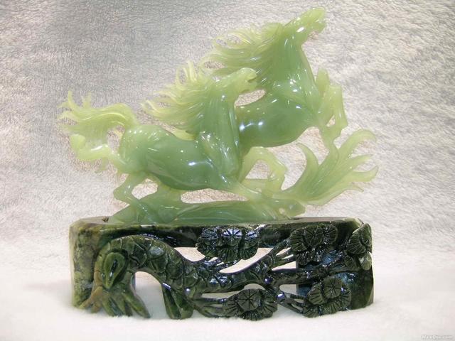 如何鉴定翡翠的真假，翡翠怎么鉴定真假你一定要了解（肉眼鉴别翡翠真伪不是难事）