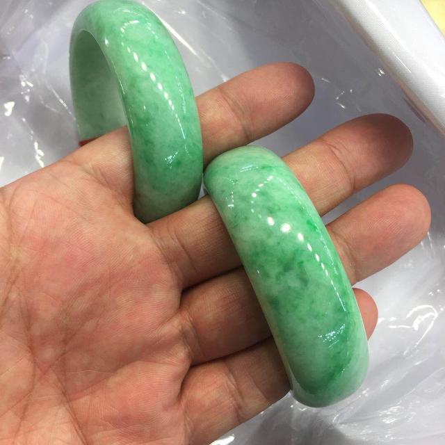 如何鉴定翡翠的真假，翡翠怎么鉴定真假你一定要了解（肉眼鉴别翡翠真伪不是难事）