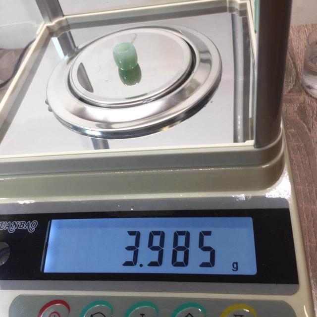 如何鉴定翡翠的真假，翡翠怎么鉴定真假你一定要了解（肉眼鉴别翡翠真伪不是难事）