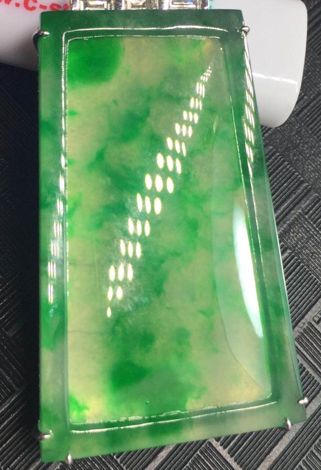 如何鉴定翡翠的真假，翡翠怎么鉴定真假你一定要了解（肉眼鉴别翡翠真伪不是难事）
