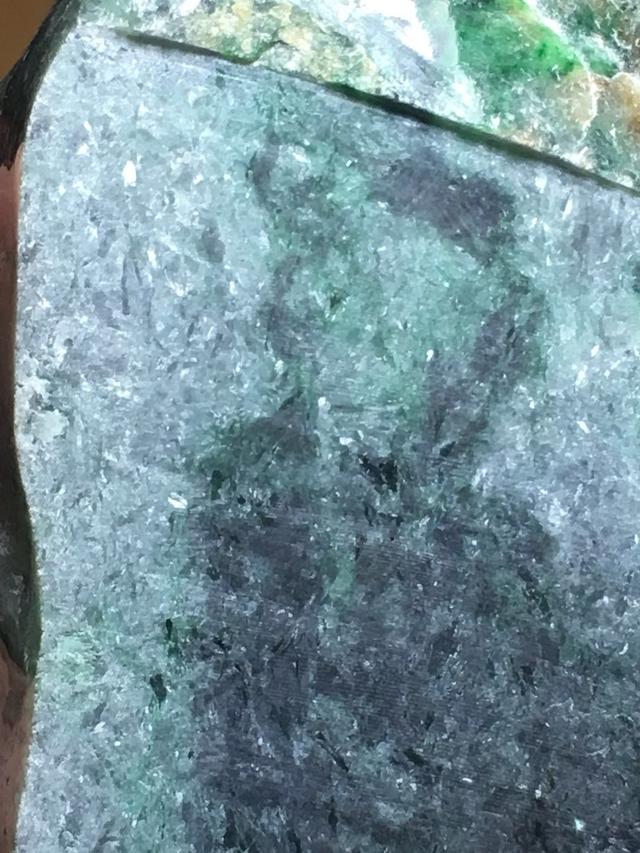 如何鉴定翡翠的真假，翡翠怎么鉴定真假你一定要了解（肉眼鉴别翡翠真伪不是难事）